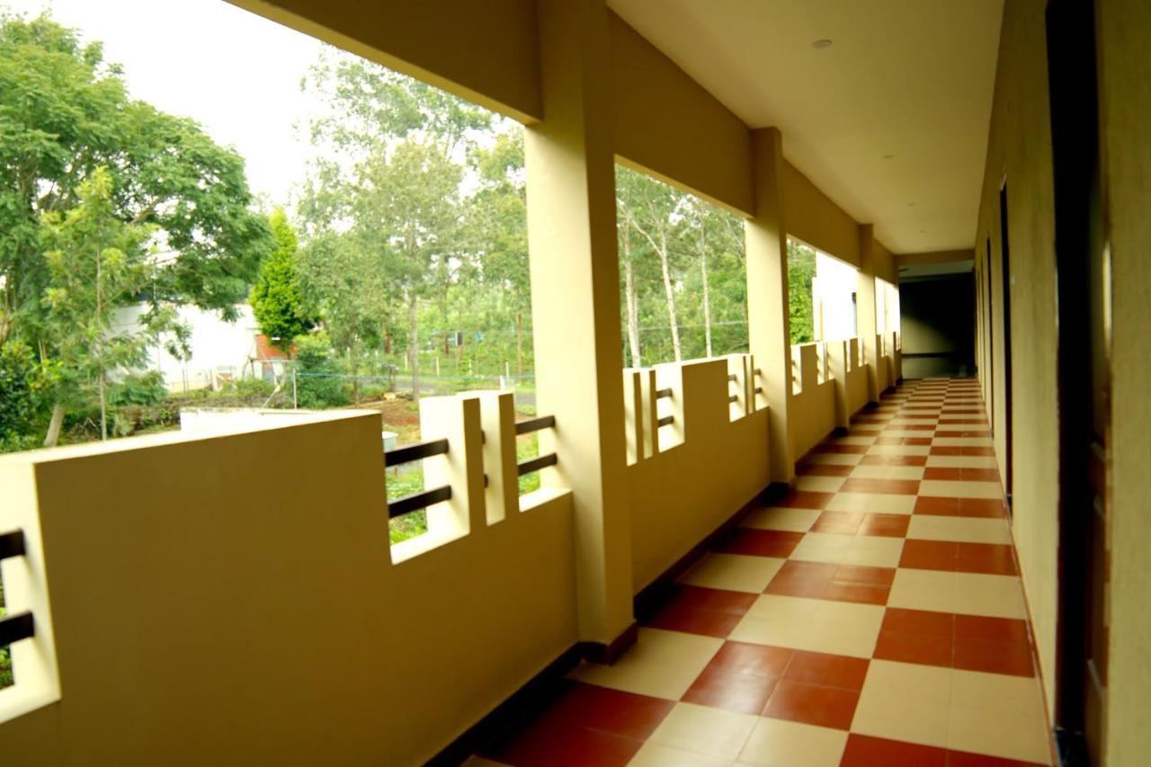 Ack Palacce Inn Yercaud Extérieur photo